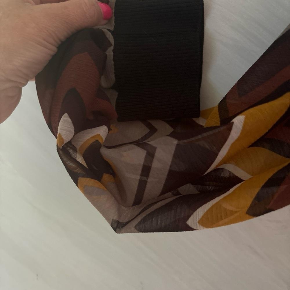 Chevron Patterned V-Neck Sweater - image 4